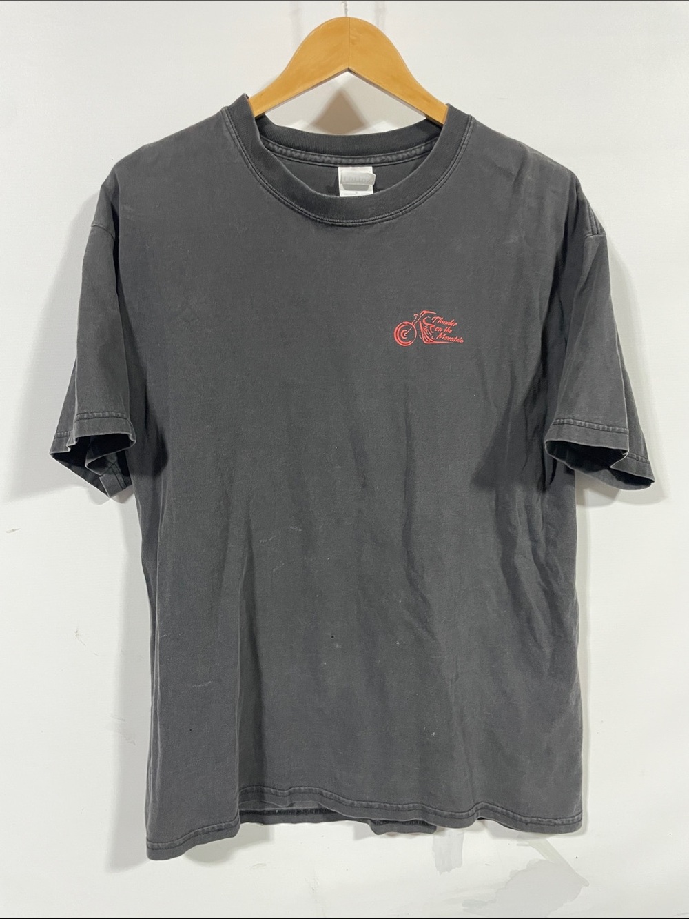 Vintage thunder mountain Black Short Sleeve Tee with Small Red Chest Graphic